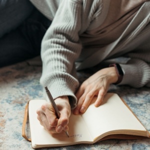 Pentingnya Mengurai Benang Kusut Pikiran lewat Journaling