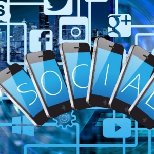 Capek Pantau Medsos tapi Susah Berhenti? Kenali yang Namanya Doomscrolling!