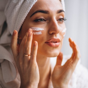 5 Penyebab Sunscreen Pilling Menggumpal dan Cara Menyiasatinya