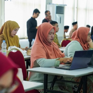 Asyik! Tunjangan Profesi Guru Non-ASN Cair Hari Ini, DPR Minta Jangan Ditahan-tahan
