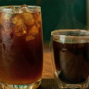 Kopi Dingin vs Panas, Mana yang Lebih Bikin Melek? Ini yang Lebih Tinggi Kafeinnya