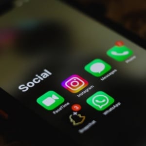 Seni Mematikan Notifikasi: Saat Ketenangan Menjadi Kemewahan Baru bagi Gen Z