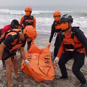 Tiga Hari Ditelan Ombak, Jasad Pelajar Asal Lampung Barat Ditemukan Terdampar di Pantai