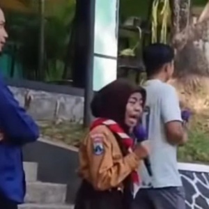 Viral Tampar Siswa di Depan Gerbang, Kepsek SMPN 18 Malang Resmi Dicopot Usai Didemo Massal