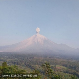 Waspada! Gunung Semeru Erupsi Lagi, Kolom Abu Vulkanik Tembus 1,3 Kilometer