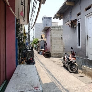Nestapa Pedagang di Rawa Badak Imbas Air Mati 2 Minggu: Usaha Mandek, Tiap Hari Angkut Ember