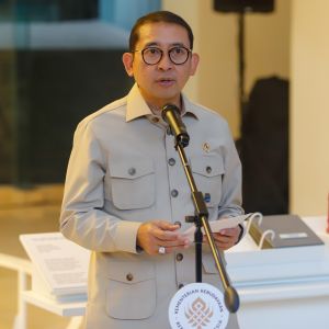 Menbud Fadli Zon Soroti Karhutla Ancam Lukisan Gua Prasejarah dan Makam Toraja