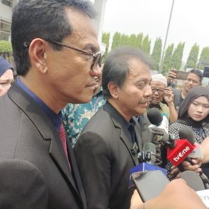 Roy Suryo Tak Kaget Eksepsi Ditolak, Tapi Tetap Minta Jokowi Hadir di Sidang Lanjutan