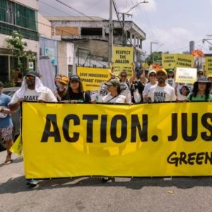 Aksi Greenpeace di Bundaran HI: Alarm Darurat Krisis Iklim yang Kian Mengimpit Rakyat