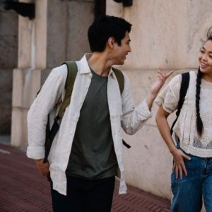 Bahasa Daerah Vs Slang Internet: Apakah Identitas Lokal Gen Z Mulai Punah?