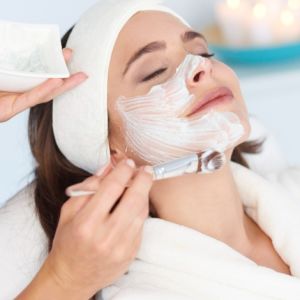 Segarkan Kulit Kusam! 4 Pilihan Masker Semangka untuk Wajah Cerah Berseri