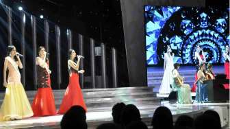 Malam puncak kontes Miss Indonesia 2014 di Jakarta, Senin (17/2). [MATAMATA/Adrian Mahakam]