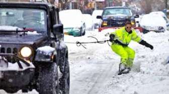 Video: Videografer AS Ubah Jalanan Bersalju Jadi Lintasan "Snowboard"