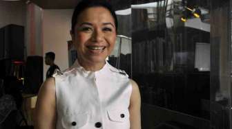 Ruth Sahanaya disela  acara peluncuran album kompilasi Adu Bintang 2 di Jakarta, Rabu (19/2). [MATAMATA/Adrian Mahakam]