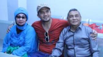 Bawa Manggis, Saipul Jamil Jenguk Depe