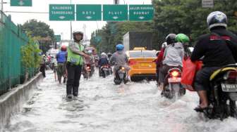 5 Hits Otomotif Pagi: Motoran ke 10 Negara, Jeep Rubicon Kebanjiran