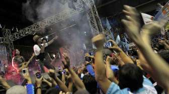 Gubernur DKI Jakarta, Jokowi hadir dalam acara ulang tahun Serikat Pekerja Seluruh Indonesia (SPSI) ke 41 di Istora Senayan, Jakarta, Selasa (25/2). [MATAMATA/ Adrian Mahakam]