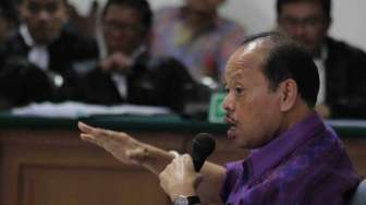 Ekspresi Sutan Bhatoegana sebagai saksi dalam persidangan kasus suap mantan Kepala SKK Migas Rudi Rubiandini di Pengadilan Tipikor Jakarta, Selasa (25/2). [Bowo Raharjo]