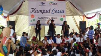 Kak Seto dan Doyok Aksi di Depan Anak Korban Erupsi Kelud