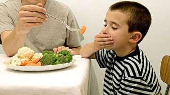 Jangan Paksa Anak Makan Banyak Saat Sahur dan Buka Puasa, Ini Bahayanya
