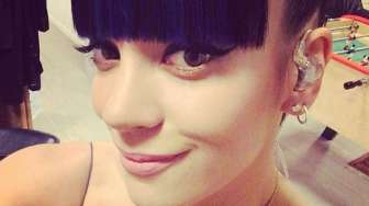 Lily Allen Rebut "Best Solo Artist" di Ajang NME Awards 2014