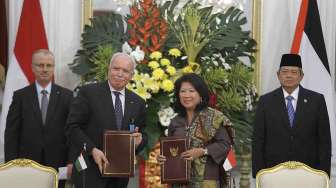 Presiden Susilo Bambang Yudhoyono menerima kunjungan kenegaraan Perdana Menteri Palestina Rami Hamdallah di Istana Merdeka, Jakarta, Jumat (28/2). [Rumgapres/Abror]