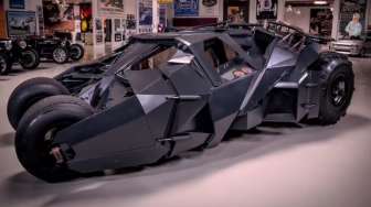 Replika &quot;Tumbler&quot; Mobil Batman Dijual 11,6 Miliar