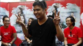 Fajar Bustomi  di sela acara konferensi pers film 'Aku Cinta Kamu' di Epicentrum Kuningan, Jakarta, Selasa (4/3). [MATAMATA/Adrian Mahakam]