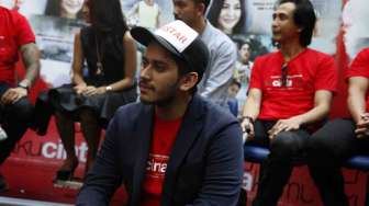 Fajar Nugros   di sela acara konferensi pers film 'Aku Cinta Kamu' di Epicentrum Kuningan, Jakarta, Selasa (4/3). [MATAMATA/Adrian Mahakam]