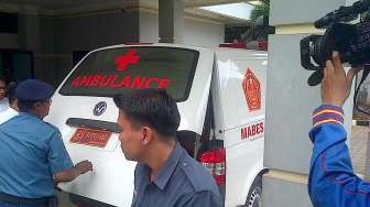 Korban ledakan gudang amunisi TNI AL, Tanjung Priok, tiba di RS Mintoharjo, Jakarta, Rabu (5/3).[SUARA.COM/Bagus Santosa]