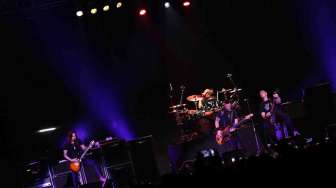 Konser Alter Bridge di Mata Elang International Stadium Ancol, Jakarta, Sabtu (8/3). [suara.com/Adrian Mahakam]