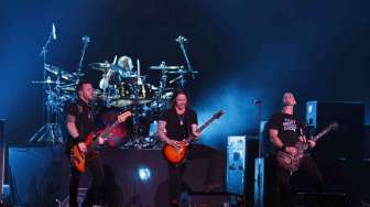 Konser Alter Bridge di Mata Elang International Stadium Ancol, Jakarta, Sabtu (8/3). [suara.com/Adrian Mahakam]