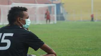 Pemain Semen Padang Pakai Masker Saat Latihan 