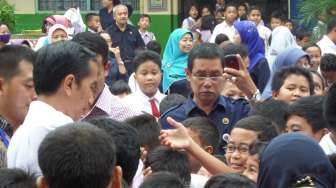 Siswa Sekolah di Cengkareng Histeris Bertemu Jokowi