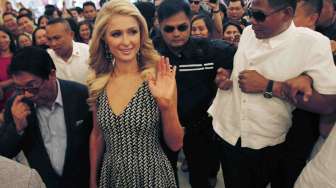 Bintang Baywatch Mengaku Dipukuli Paris Hilton