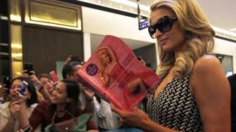 Paris Hilton mengunjungi Century City Mall di Makati, Manila, Rabu (12/3). [Reuters/Romeo Ranoco] 