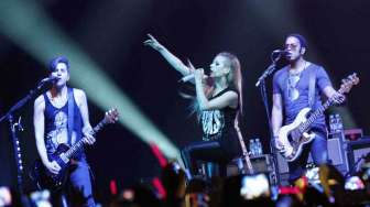 Konser Avril Lavigne di Istora Senayan Jakarta, Rabu (12/3). [suara.com/Adrian Mahakam]