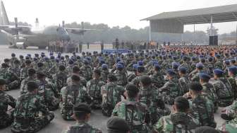 Presiden SBY saat apel pagi satgas penanganan bencana asap, di Pangkalan TNI-AU Roesmin Nurjadin, Pekanbaru, Senin (17/3). [Rumgapres/Abror]