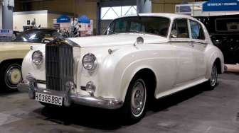 Beyonce Knowless memiliki mobil paling mahal. Rolls Royce silver Convertible buatan tahun 1959 dihargai 1 juta dolar Amerika, atau setara dengan Rp11 miliar lebih. [shutterstock]