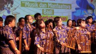 Anak Berkebutuhan Khusus Jago Main Musik