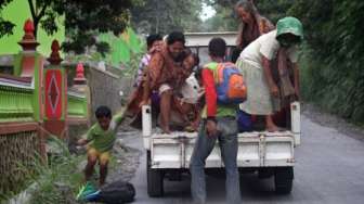 Solidaritas Istri Kabinet Indonesia Bersatu Bantu Kandang Sapi Korban Erupsi Merapi