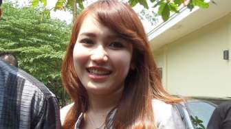 Resmi Menjanda, Ayu Ting Ting Minta Ortu Carikan Lelaki