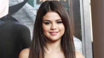 Wah, Selena Gomez Mandi Bareng Cara Delevigne 