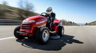 Mesin Potong Rumput Honda Bisa "Ngebut" 180 Km/Jam