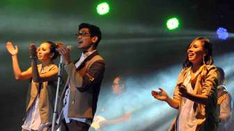 Foto: Aksi Afgan di Konser Mini