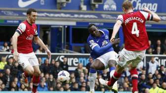 Everton Bekuk Arsenal 3-0 