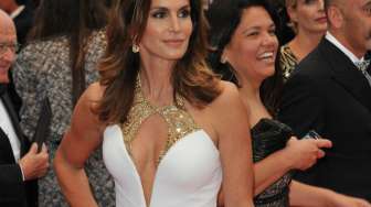 Jelang 50, Penampilan Cindy Crawford tetap Wow