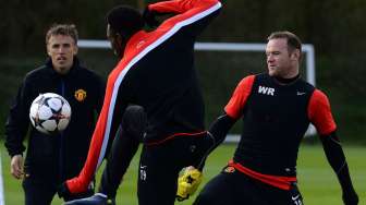 Sesi latihan Manchester United jelang leg II kontra Bayern Munchen[Reuters/Nigel Roddis]