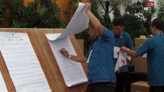 Petugas KPPS Terkendala Kertas Pencatatan Skor