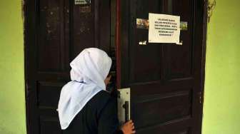 Suasana Ujian Nasional tingkat SMA/ SMK di SMAN 39 Jalan Ksatrian Jakarta, Senin (14/4). [suara.com/Adrian Mahakam]